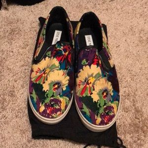 Steve Madden Floral print slip ons